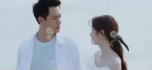 蓝色修身连衣裙，初秋时节这样穿，显高显瘦有气质，你觉得呢？游戏画面
